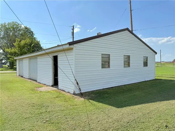 503 N School ST, Cherryvale, KS 67335