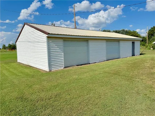 503 N School ST, Cherryvale, KS 67335