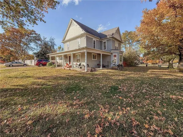 730 E 6th ST #E, Cherryvale, KS 67335