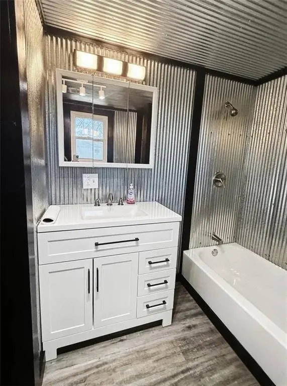 604 E 6th ST, Altamont, KS 67330