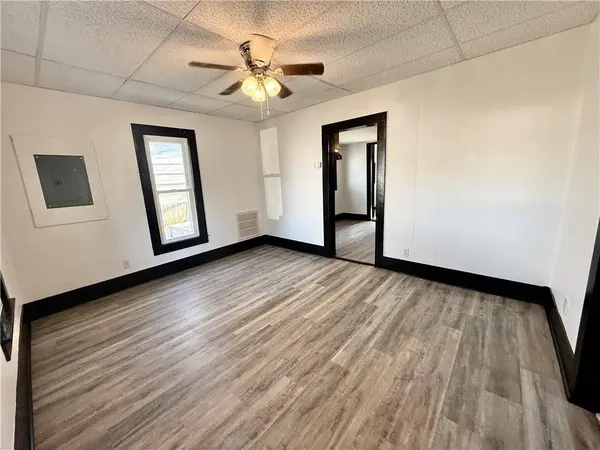 604 E 6th ST, Altamont, KS 67330