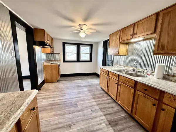 604 E 6th ST, Altamont, KS 67330