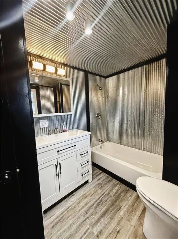 604 E 6th ST, Altamont, KS 67330