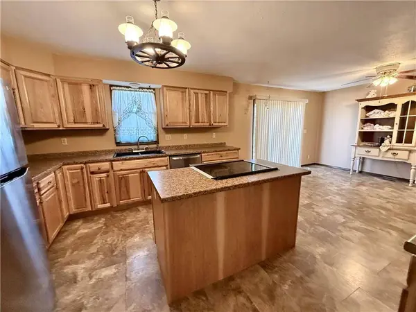 205 S Traster ST, Altamont, KS 67330