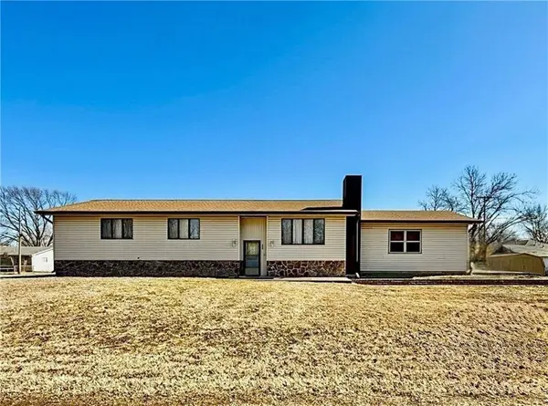 205 S Traster ST, Altamont, KS 67330