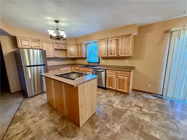 205 S Traster ST, Altamont, KS 67330
