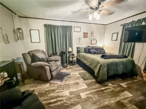 19525 50th RD, Parsons, KS 67357