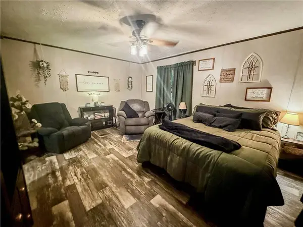 19525 50th RD, Parsons, KS 67357