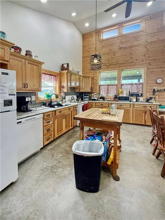 923 Park ST, Cherryvale, KS 67335