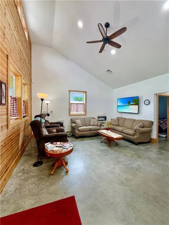 923 Park ST, Cherryvale, KS 67335