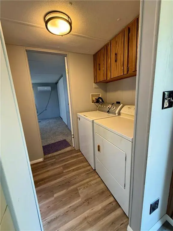 515 W 1st ST, Cherryvale, KS 67335