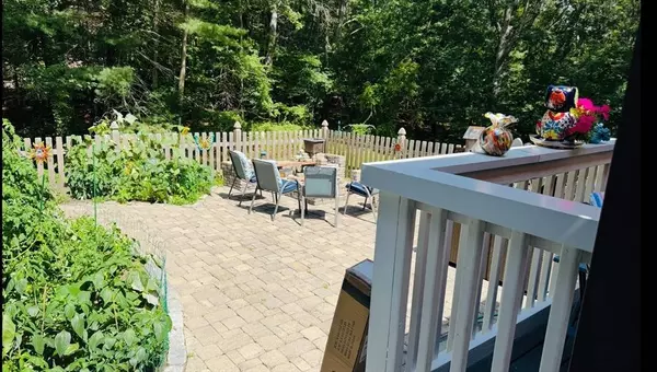 24 Bells Brook Rd, Lakeville, MA 02347