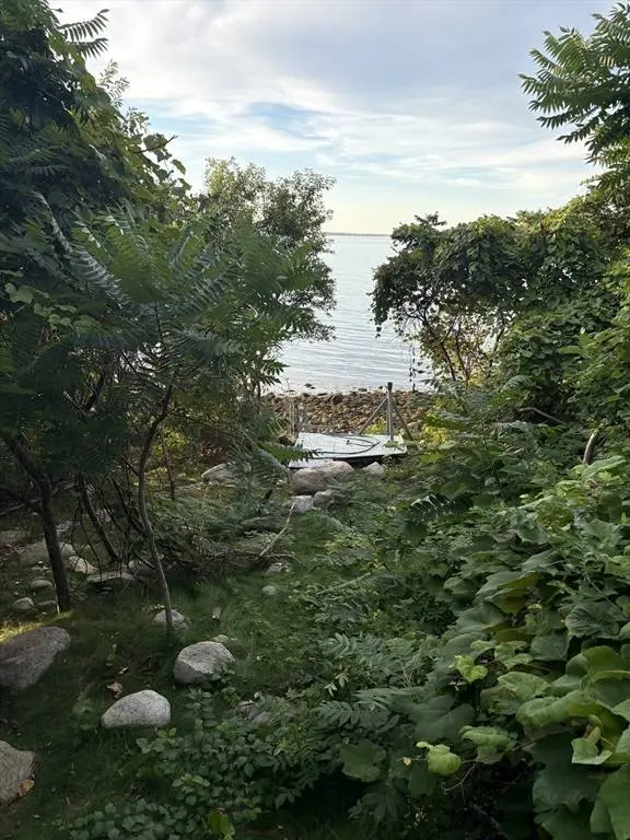 80 Bay Shore Dr, Plymouth, MA 02360