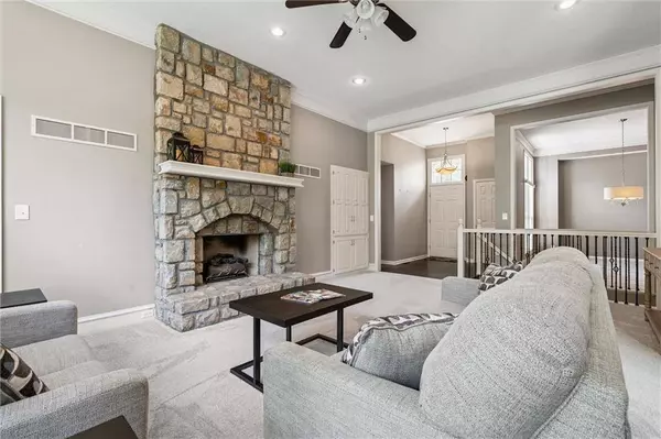 12109 Overbrook CT, Leawood, KS 66209