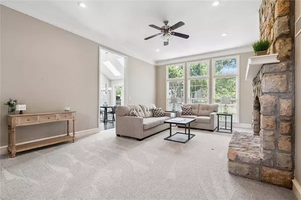 12109 Overbrook CT, Leawood, KS 66209