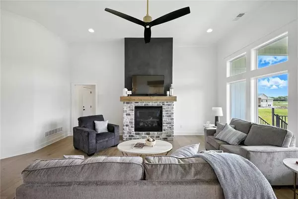 1807 Halls Creek AVE, Raymore, MO 64083