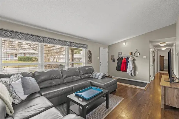 809 Cimarron TRL, Belton, MO 64012