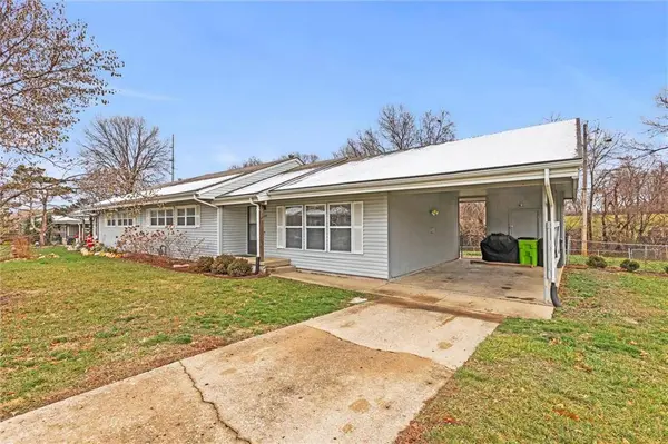 809 Cimarron TRL, Belton, MO 64012