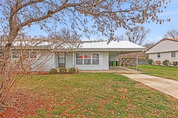 809 Cimarron TRL, Belton, MO 64012