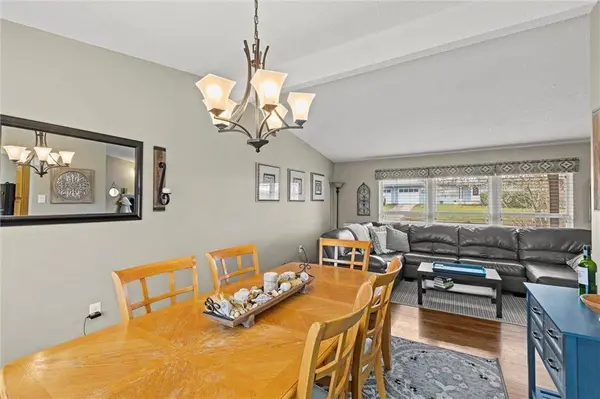 809 Cimarron TRL, Belton, MO 64012