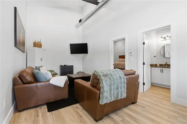 17115 E 215th ST, Peculiar, MO 64078