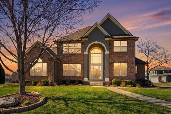 401 Hackamore CT, Lee's Summit, MO 64082