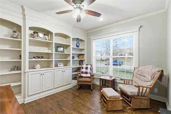 401 Hackamore CT, Lee's Summit, MO 64082