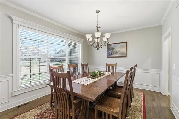 401 Hackamore CT, Lee's Summit, MO 64082