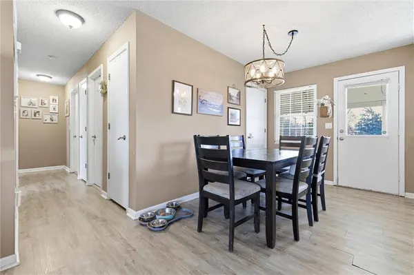 315 NE 4th TER, Oak Grove, MO 64075