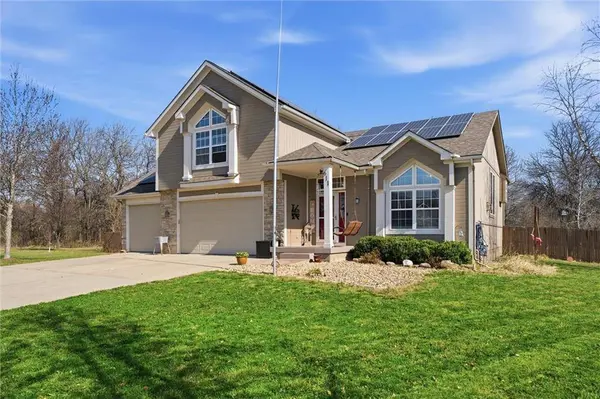 611 Chardonnay CT, Raymore, MO 64083