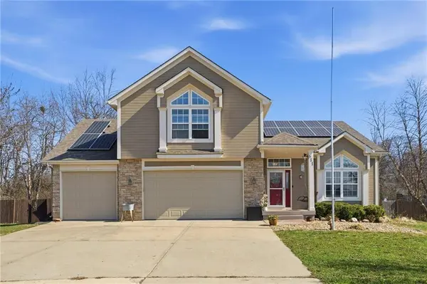 611 Chardonnay CT, Raymore, MO 64083