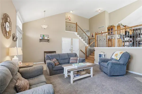 611 Chardonnay CT, Raymore, MO 64083
