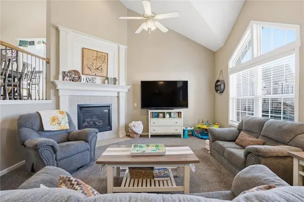 611 Chardonnay CT, Raymore, MO 64083