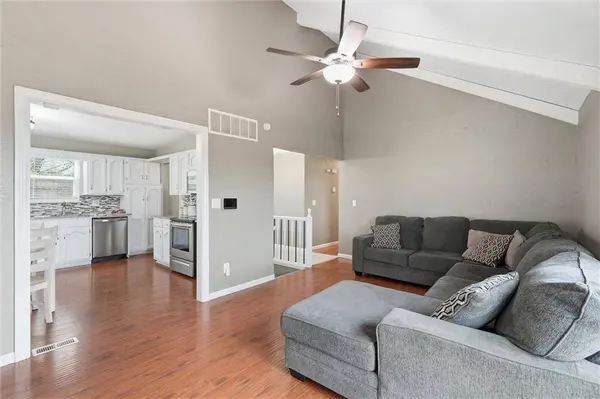 1328 SE Piccadilly ST, Blue Springs, MO 64014