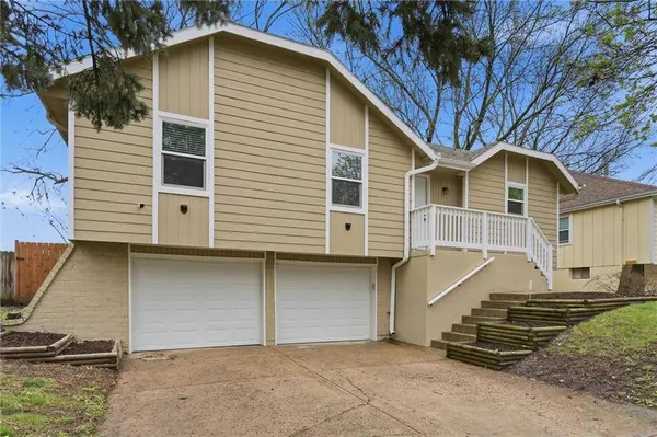 1328 SE Piccadilly ST, Blue Springs, MO 64014