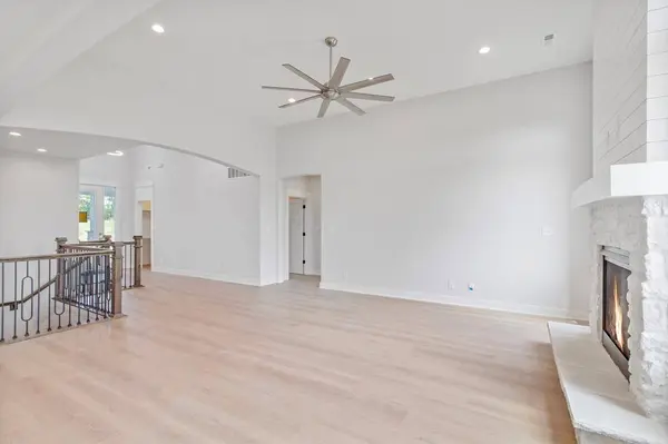 1811 Halls Creek AVE, Raymore, MO 64083