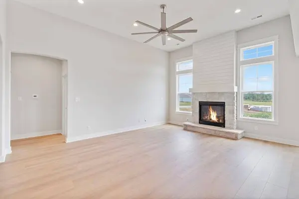 1811 Halls Creek AVE, Raymore, MO 64083