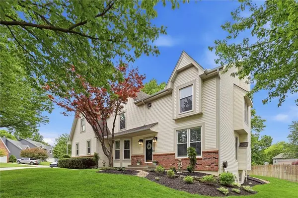 13748 S Blackfoot DR, Olathe, KS 66062