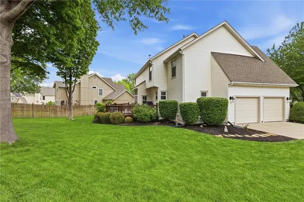 13748 S Blackfoot DR, Olathe, KS 66062