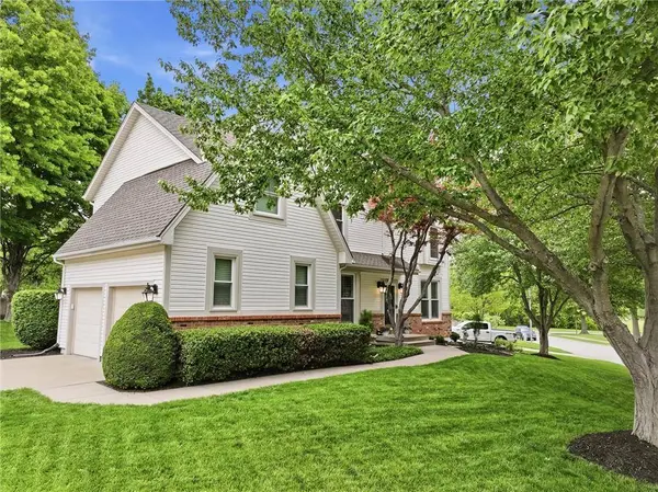 13748 S Blackfoot DR, Olathe, KS 66062