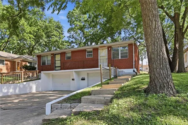 10819 E Westport RD, Independence, MO 64052