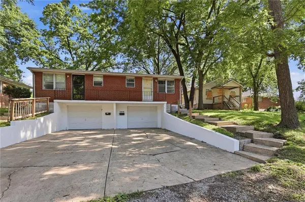 10819 E Westport RD, Independence, MO 64052
