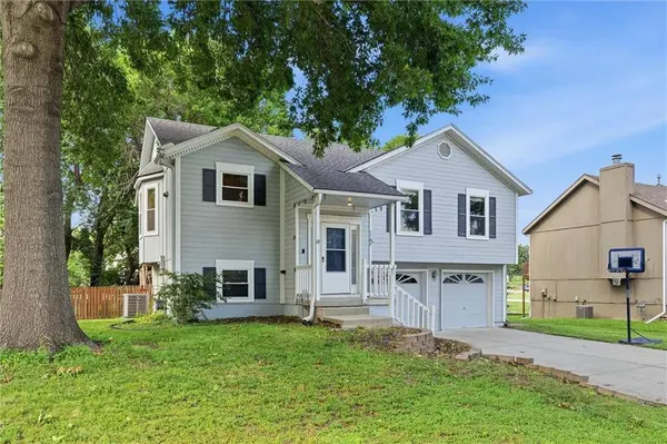 1104 Park DR, Greenwood, MO 64034
