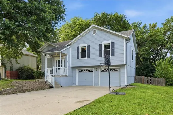 1104 Park DR, Greenwood, MO 64034