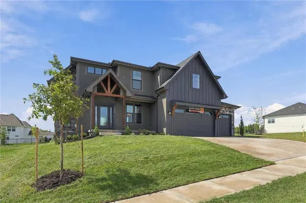 2700 NE Crestview ST, Blue Springs, MO 64029