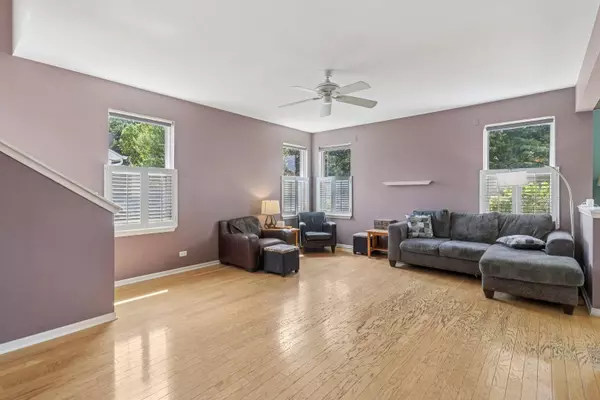 2735 Hillsboro BLVD, Aurora, IL 60503