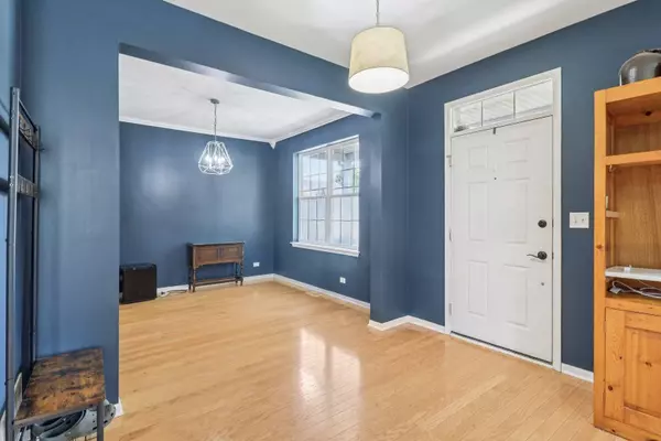 2735 Hillsboro BLVD, Aurora, IL 60503