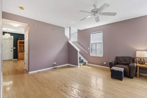 2735 Hillsboro BLVD, Aurora, IL 60503