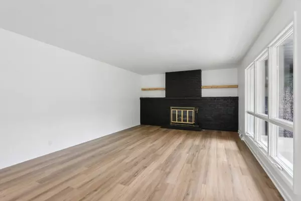 23 Oak Lawn AVE, Yorkville, IL 60560