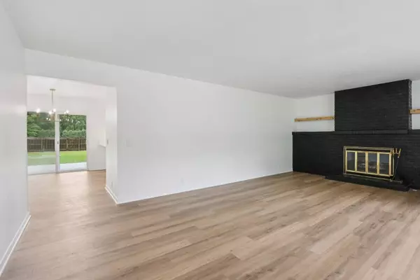 23 Oak Lawn AVE, Yorkville, IL 60560